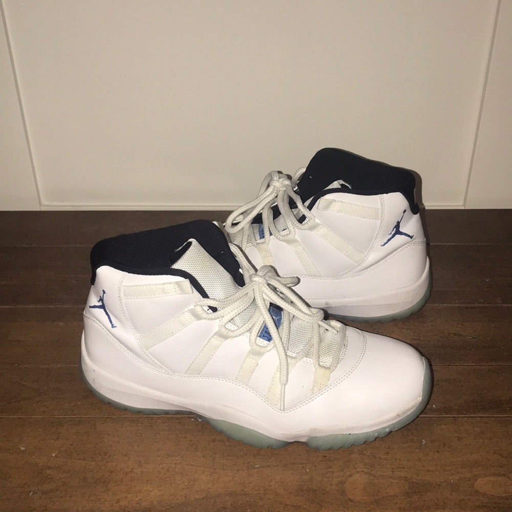 Air Jordan 11 Retro Legend Blue
